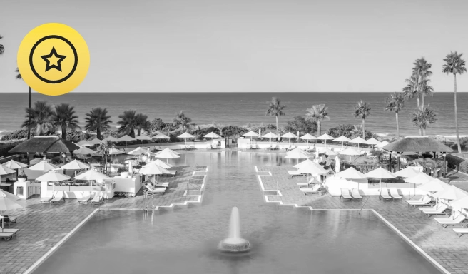 Imagen de una piscina de un hotel